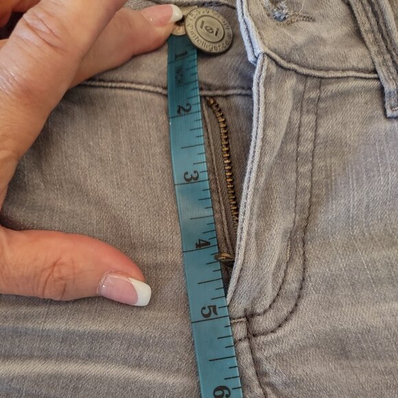 HOST PICK!!! Skinny jeans, soft grey wash. Size 5, 29"inseam. EUC - Picture 3 of 6